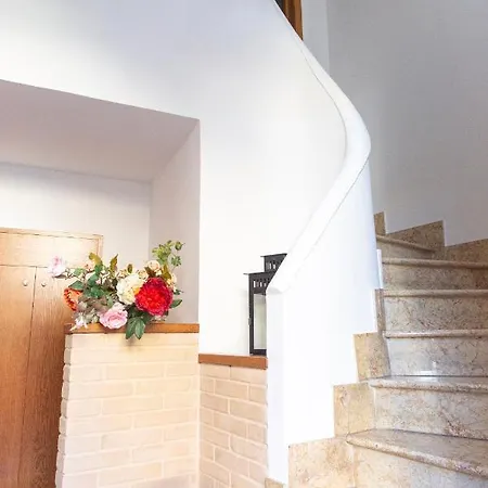 Carnevali Mj Gæstehus *