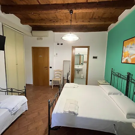Carnevali Mj Guest house *